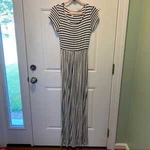 Magic Fit black & white striped maxi sz M soft